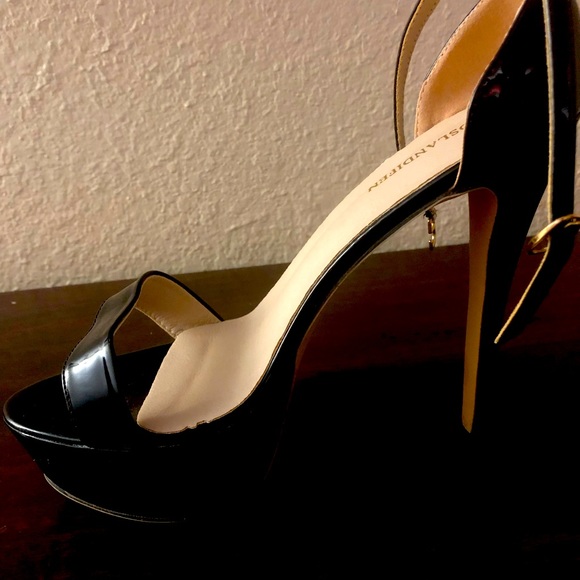 High Heels - Picture 2 of 2